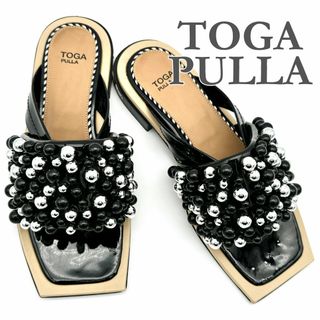 ■希少 新品級■ TOGA PULLA トングサンダル エナメル ボールモチーフ スクエアトゥ ブラック 2161T