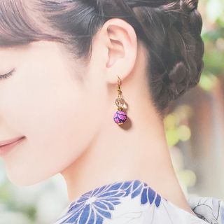 【匿名配送】水晶と、水風船のようなピアス(ピンク×むらさき色)