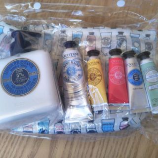 ロクシタン(L'OCCITANE)のポーチ付き♡ロクシタンシアハンド＆ボディうるおいケアセット♡新品未使用(その他)