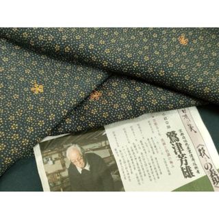 平和屋着物●小紋師　鷲津芳雄　小紋　舞花文　金彩　鬼しぼ縮緬　反端付き　正絹　逸品　未使用　DAAV1402tｗ(着物)