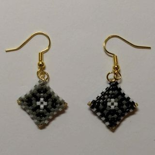 デリカビーズピアス(四角)①