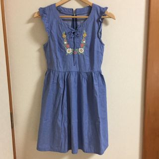 ジルスチュアート(JILLSTUART)のジルスチュアート デニム ワンピース 刺繍 春 夏 美品(ひざ丈ワンピース)