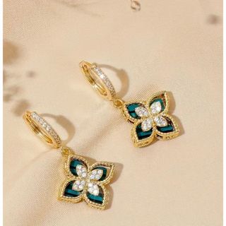 【新品】ルイヴィトン　好きな方♡ クローバー　ピアス(ピアス)