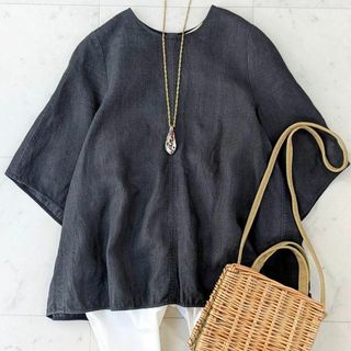バッカ(BACCA)の人気✨定価2万 トゥモローランド BACCA リネンバックスリットブラウス 黒(シャツ/ブラウス(半袖/袖なし))