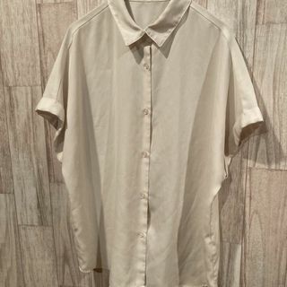 ジーユー(GU)の【GUジーユー】Ｍサイズ 半袖ボタンシャツ(シャツ/ブラウス(半袖/袖なし))