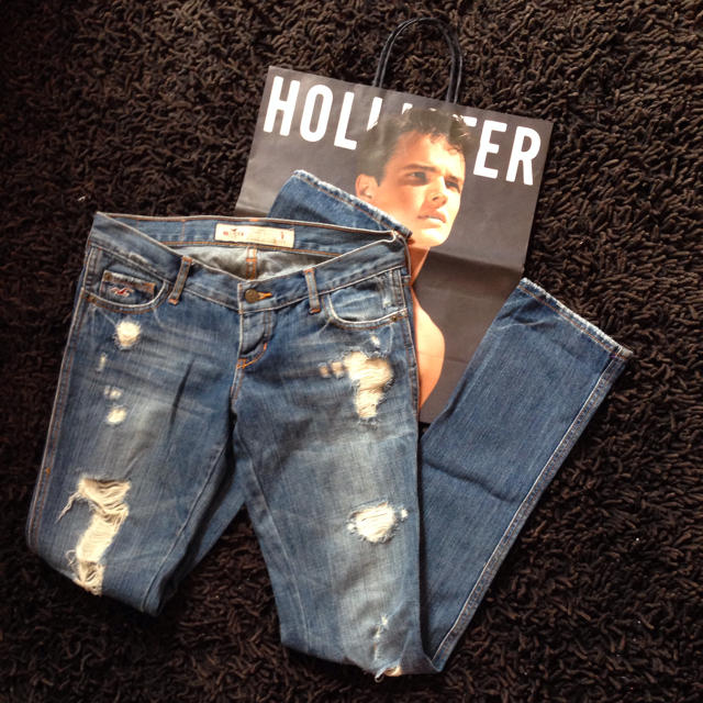 Hollister(ホリスター)のHOLLISTERクラッシュデニム レディースのパンツ(デニム/ジーンズ)の商品写真