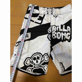 BILLABONG サーフパンツ　ボードショーツ メンズ 白黒 ドクロ柄　水着