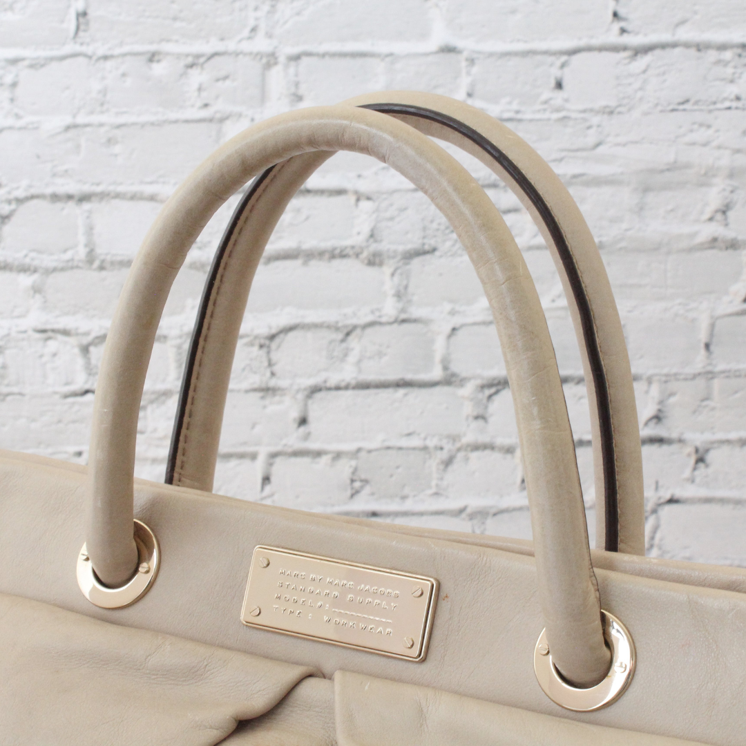 【美品中古】Marc Jacobs ショルダーバッグ ベージュ MARC BY MARC JACOBS - マークジェイコブス ベージュ ショルダー