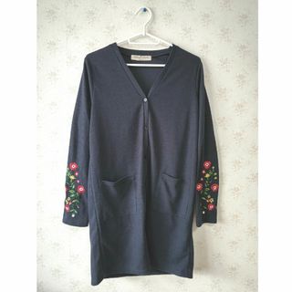 アベイル(Avail)の☆チップクリップスウィート 花柄刺繍入り 長袖 ロング カーディガン М ☆ (カーディガン)