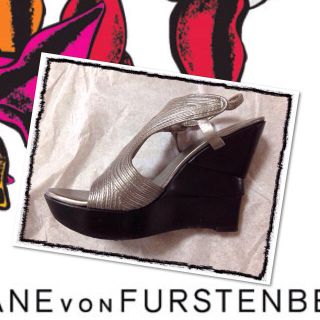 ダイアンフォンファステンバーグ(DIANE von FURSTENBERG)の目の前春夏が出番DVF silver👡(サンダル)