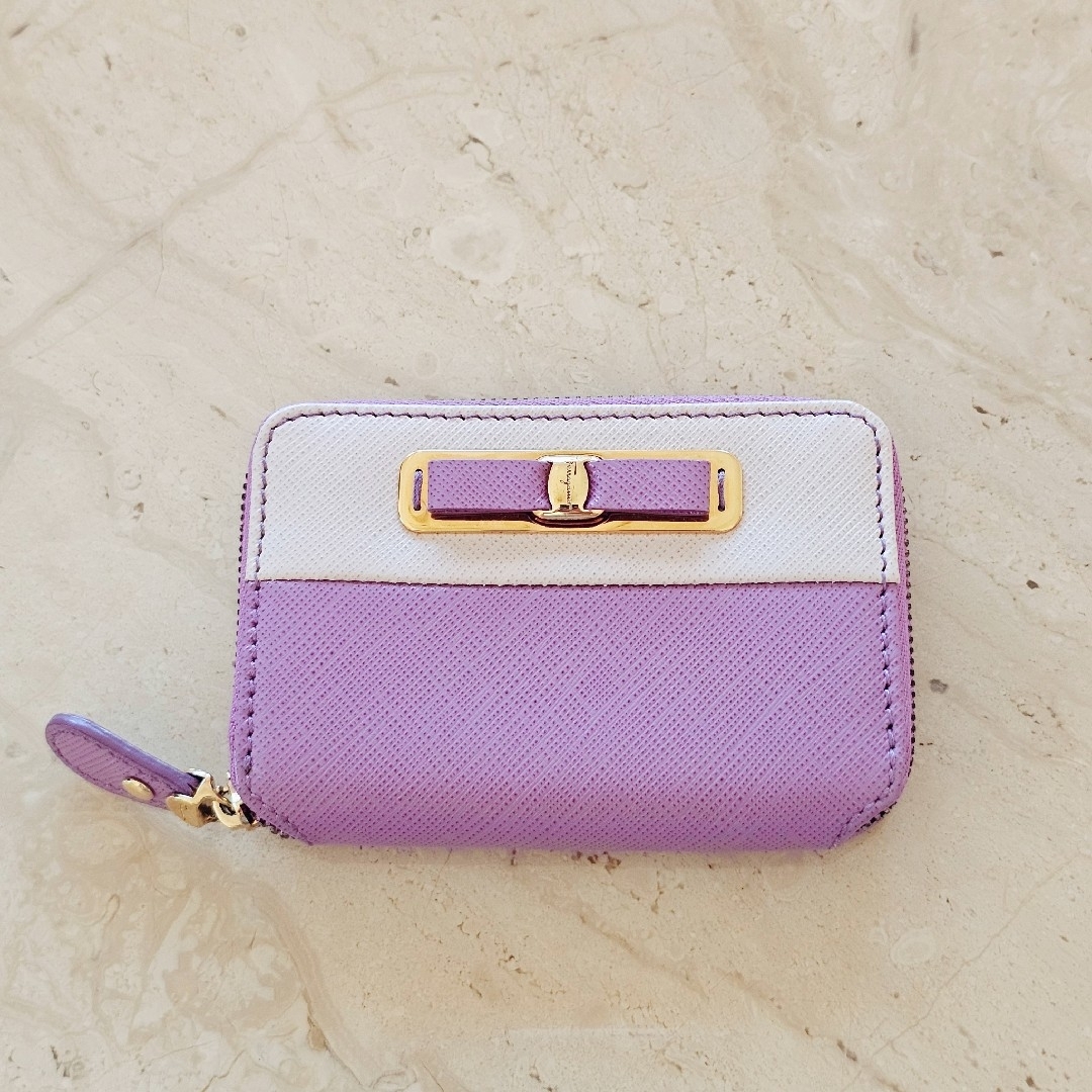 フェラガモ グリッターキャンバス リボン小銭入れ Salvatore Ferragamo - 直営店購入フェラガモ小銭入れの通販 by