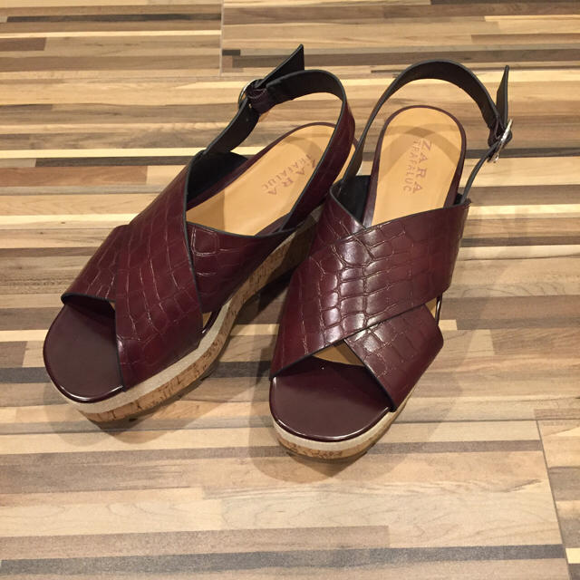 ZARA(ザラ)のZARA クロス サンダル レディースの靴/シューズ(サンダル)の商品写真