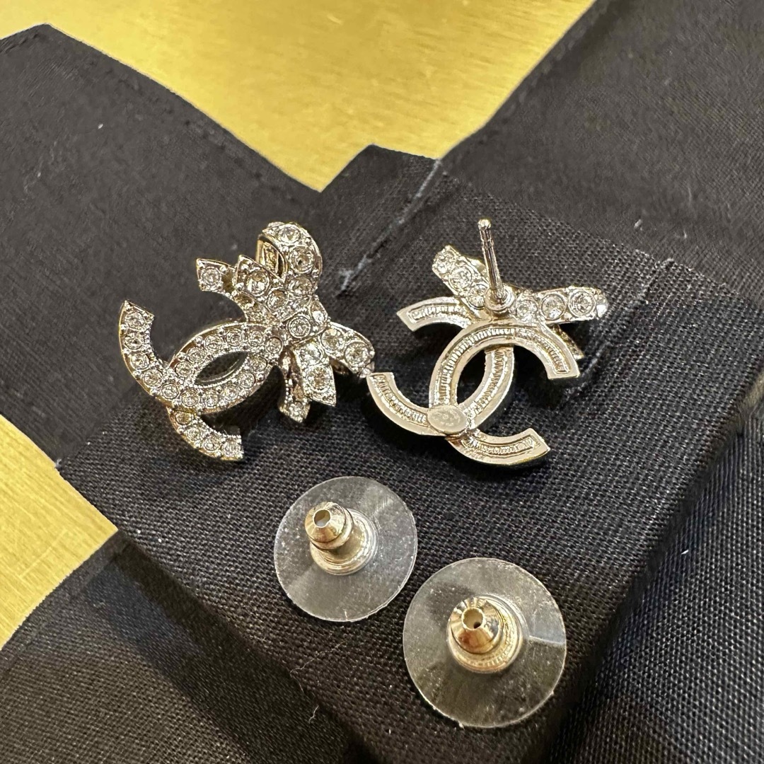 リボンが女子力↑【 CHANEL 】リボン CCロゴピアス CHANEL - CHANEL リボン ロゴピアスの通販 by おちびママ's shop