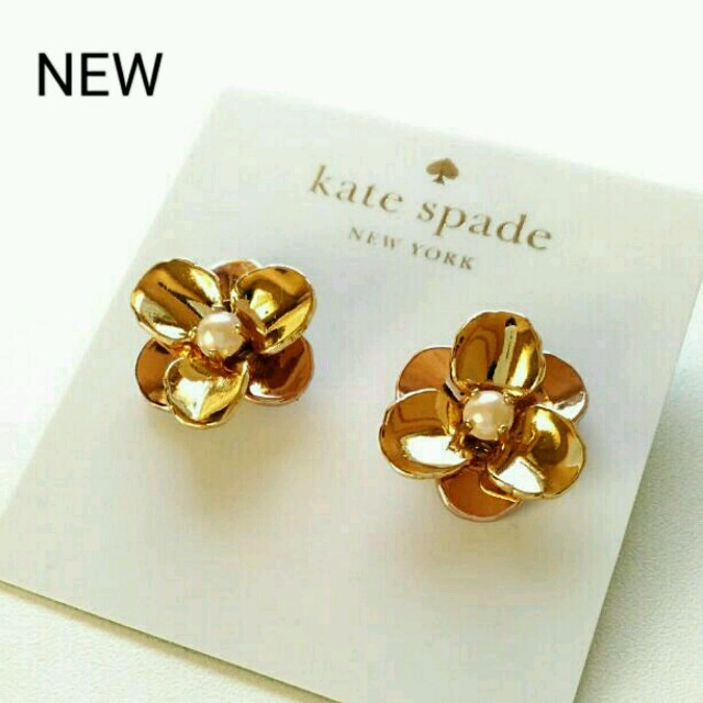 kate spade new york(ケイトスペードニューヨーク)の【専用】新品　kate spade　お花のピアス レディースのアクセサリー(ピアス)の商品写真