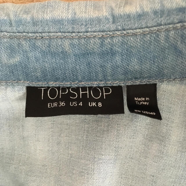 TOPSHOP(トップショップ)の値下げ！TOPSHOP 丈短デニムシャツ M レディースのトップス(シャツ/ブラウス(長袖/七分))の商品写真