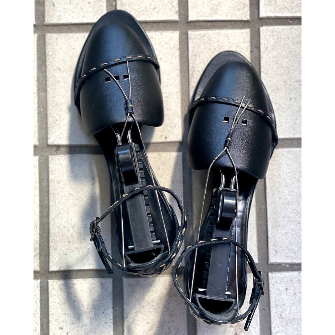 【FENDI】FENDI First レザー ストラップサンダル FENDI - 激レア☆ストラップXチェーン・黒革サンダル【FENDI】約23.5 送料込の