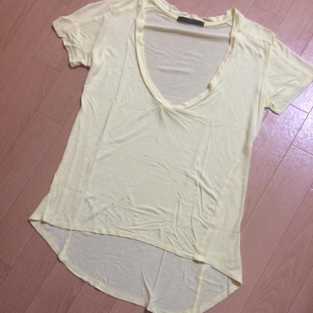 moussy(マウジー)のイエロー Tシャツ レディースのトップス(Tシャツ(半袖/袖なし))の商品写真