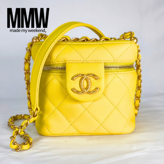 CHANEL イエロー ラウンドバッグ Chanel Yellow New Medium Boy Bag | Consign of the Times ™