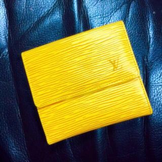 ルイヴィトン(LOUIS VUITTON)のLOUISVUITTON 財布(折り財布)