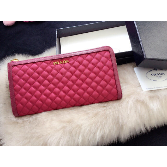 PRADA(プラダ)のPRADA プラダ キルティング 財布 レディースのファッション小物(財布)の商品写真