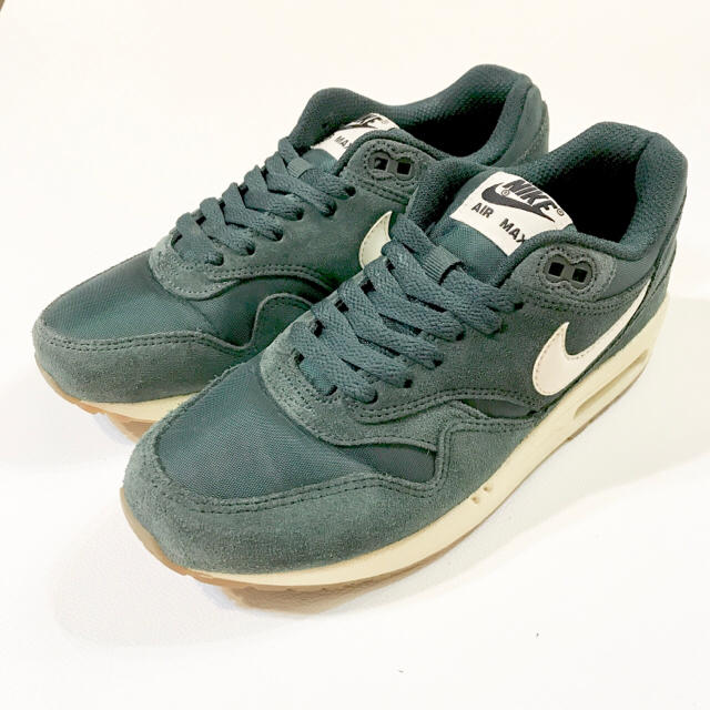 NIKE(ナイキ)の美品24NIKE AIRMAX1 ESSENTIALナイキエアマックス1 362 レディースの靴/シューズ(スニーカー)の商品写真