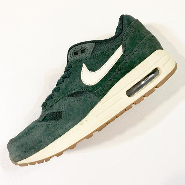 NIKE(ナイキ)の美品24NIKE AIRMAX1 ESSENTIALナイキエアマックス1 362 レディースの靴/シューズ(スニーカー)の商品写真