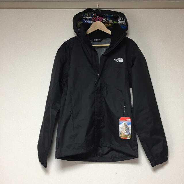 THE NORTH FACE(ザノースフェイス)の★海外限定 ノースフェイスマウンテンパーカー黒プリント柄Lウインドブレーカー★ メンズのジャケット/アウター(マウンテンパーカー)の商品写真