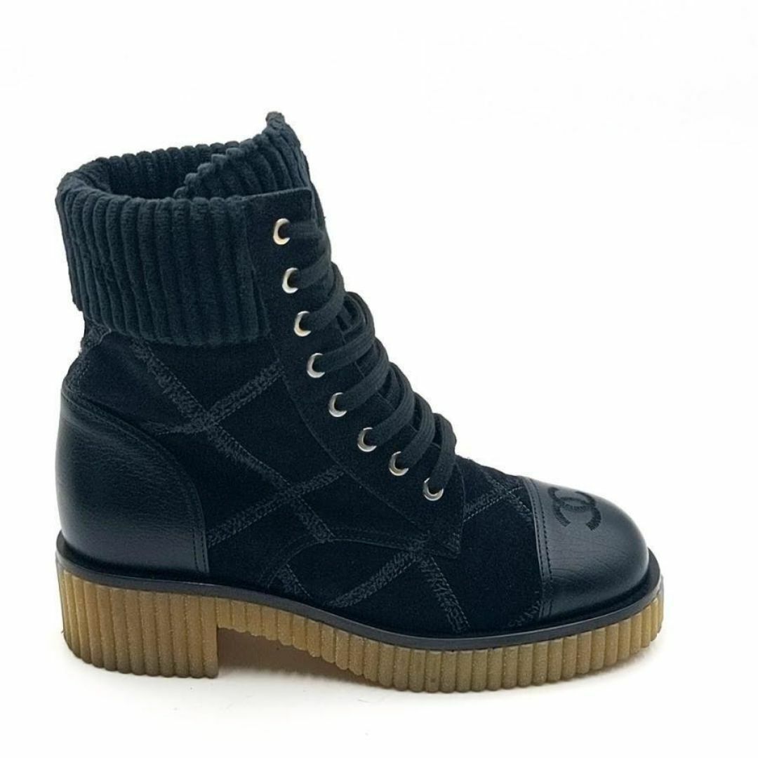 国内発送 25B【CHANEL】チェーンがアクセント★スエード ブーツ CHANEL - シャネル CHANEL ショートブーツ スエード 10-28073001