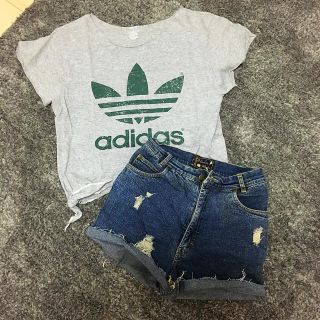 アディダス(adidas)のトップのみ(Tシャツ(半袖/袖なし))