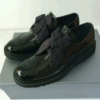 プラダ(PRADA)のAya様専用❗新品！正規品プラダ・黒のエナメルのウイングチップシューズ(ローファー/革靴)