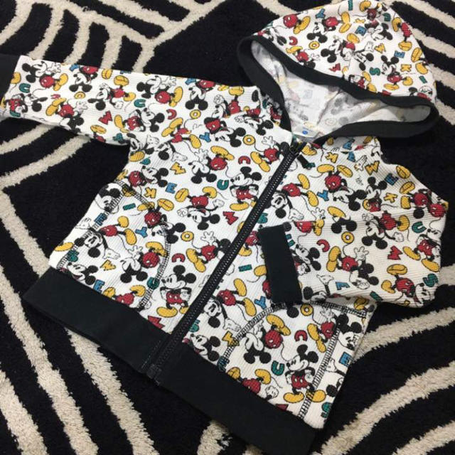 Disney(ディズニー)のパーカー ミッキー ディズニー キッズ/ベビー/マタニティのキッズ服男の子用(90cm~)(ジャケット/上着)の商品写真