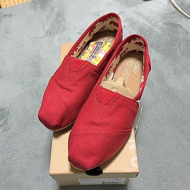 TOMS(トムズ)のTOMS クラシック レッド レディースの靴/シューズ(スリッポン/モカシン)の商品写真