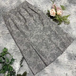 ニューヨーカー(NEWYORKER)の【NEW YOKER Shalane】フラワー　花柄　グレー フレアスカート(ひざ丈スカート)