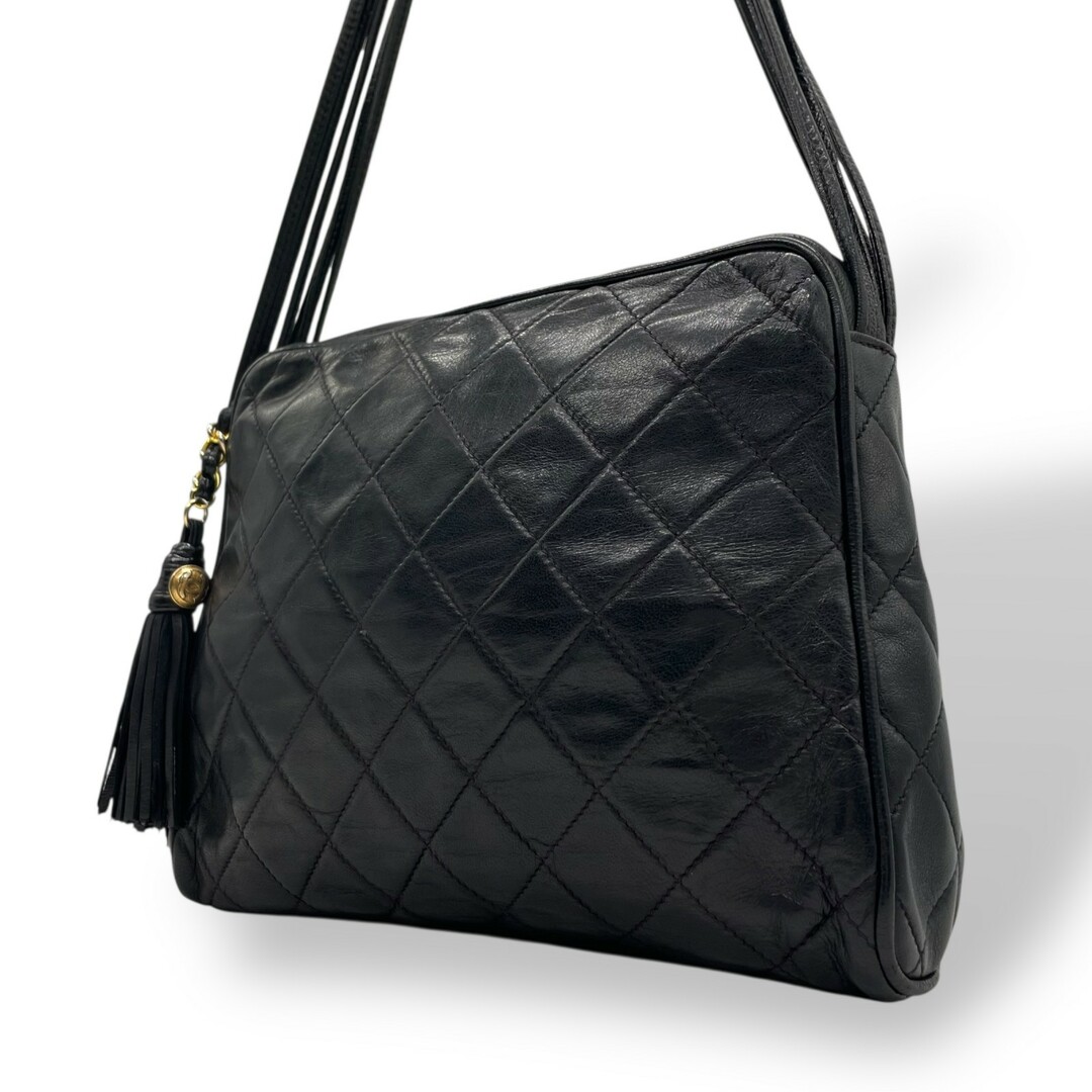 CHANEL(シャネル)の極美品 シャネル CHANEL マトラッセ フリンジ ショルダーバッグ 黒 ブラック レザー ゴールド金具 クロスボディ 斜め掛け レディース ヴィンテージ ココマーク A レディースのバッグ(ショルダーバッグ)の商品写真