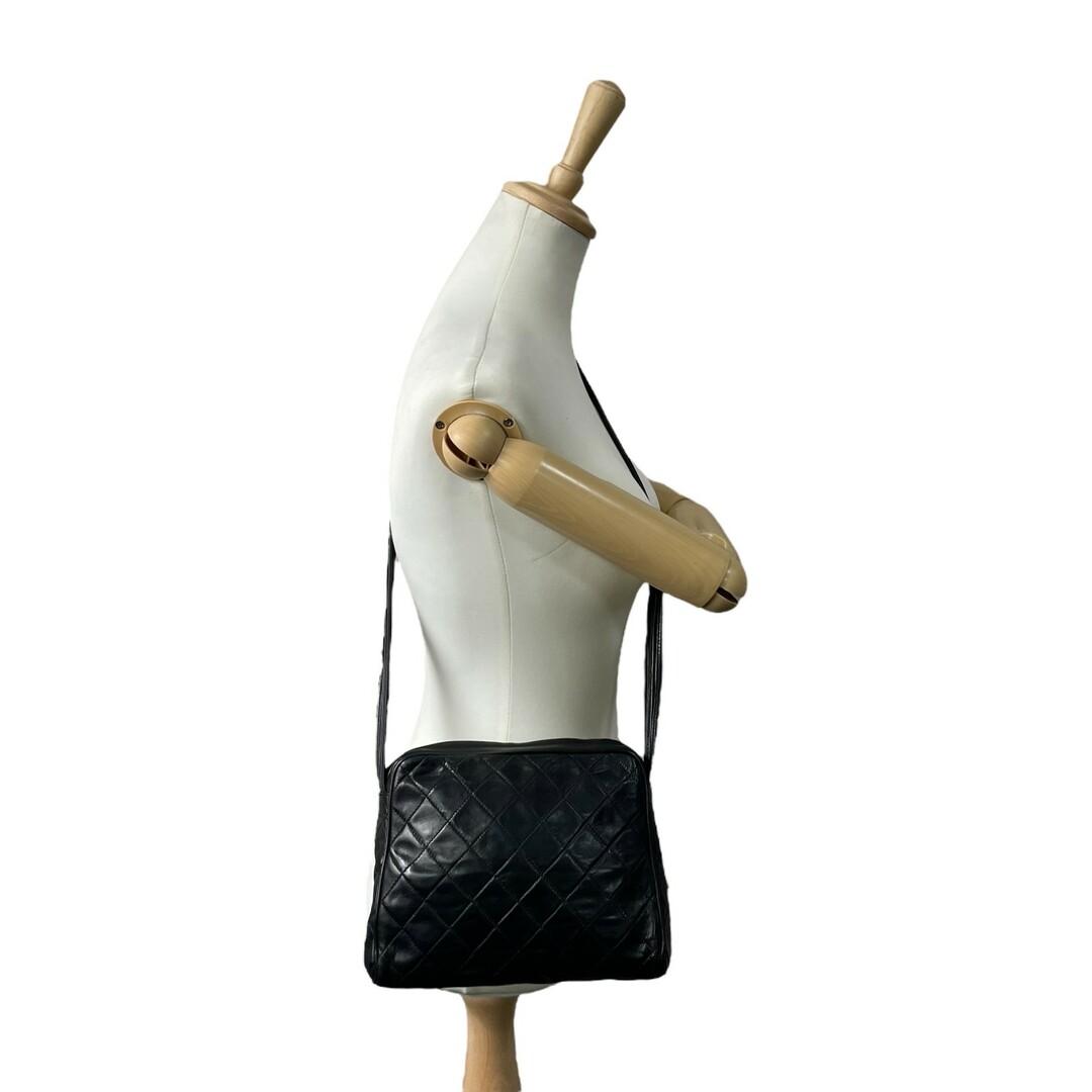 CHANEL(シャネル)の極美品 シャネル CHANEL マトラッセ フリンジ ショルダーバッグ 黒 ブラック レザー ゴールド金具 クロスボディ 斜め掛け レディース ヴィンテージ ココマーク A レディースのバッグ(ショルダーバッグ)の商品写真