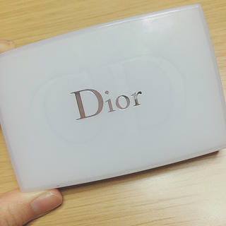 ディオール(Dior)のDior スノーホワイト パウダーファンデ 020(ファンデーション)
