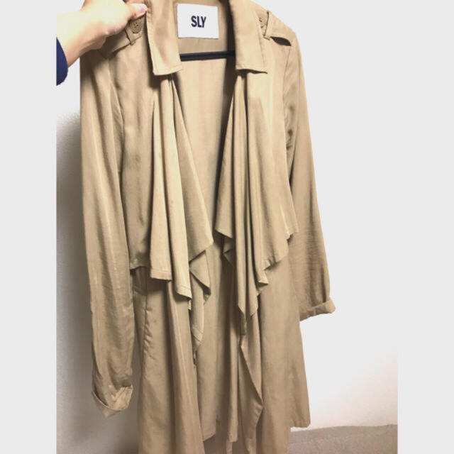 SLY(スライ)のベージュ トレンチコート レディースのジャケット/アウター(トレンチコート)の商品写真