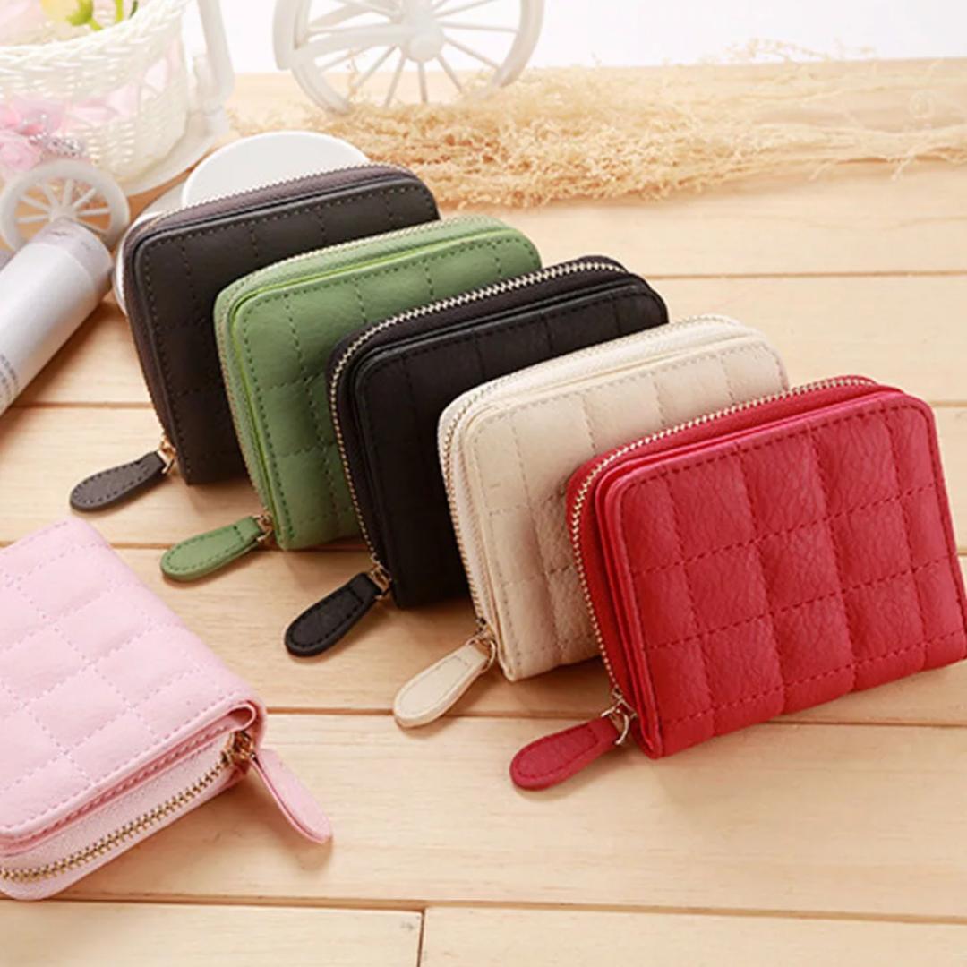 美品❣️ ピンク キルティング 二つ折り財布♪ ミニ財布 二つ折り 新品 ピンク キルティング レディース ミニ