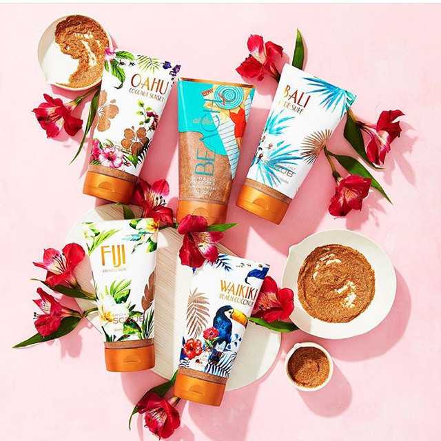 Bath & Body Works(バスアンドボディーワークス)のbath&bodyworks ♡フィジースクラブ コスメ/美容のボディケア(ボディスクラブ)の商品写真