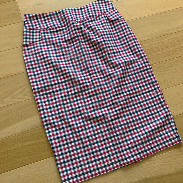 apart by lowrys(アパートバイローリーズ)のアパートバイローリーズのタイトスカート 赤チェック レディースのスカート(ひざ丈スカート)の商品写真