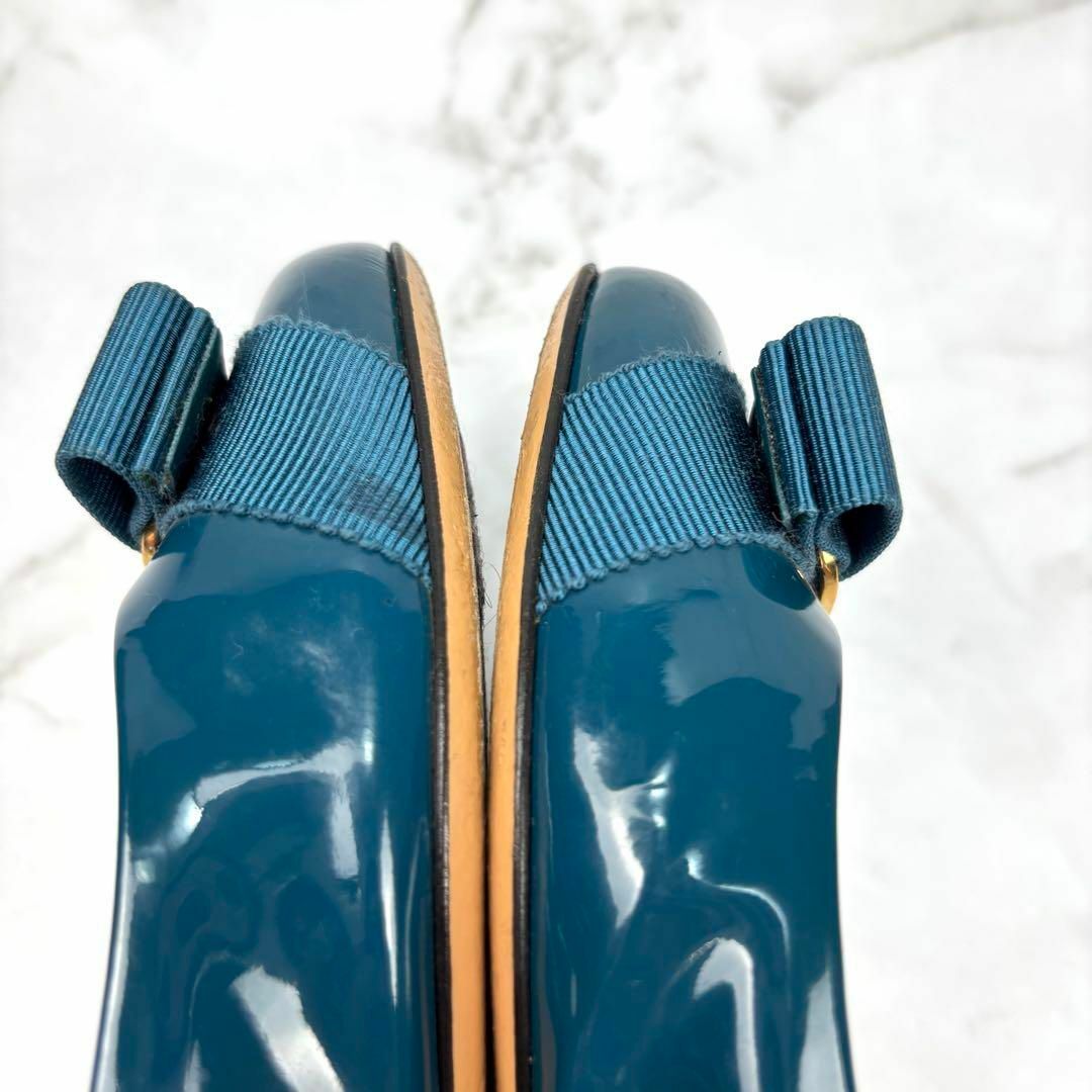 【定番】Ferragamo ヴァラリボン フラット パンプス 4.5 22 青 定番】Ferragamo ヴァラリボン フラット パンプス 4.5 22 青
