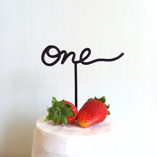 ケーキトッパー　one １歳　お誕生日　スマッシュケーキ　誕生日ケーキ(その他)