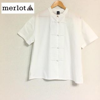 メルロー(merlot)のメルロー チャイナボタン 半袖トップス ホワイト(シャツ/ブラウス(半袖/袖なし))