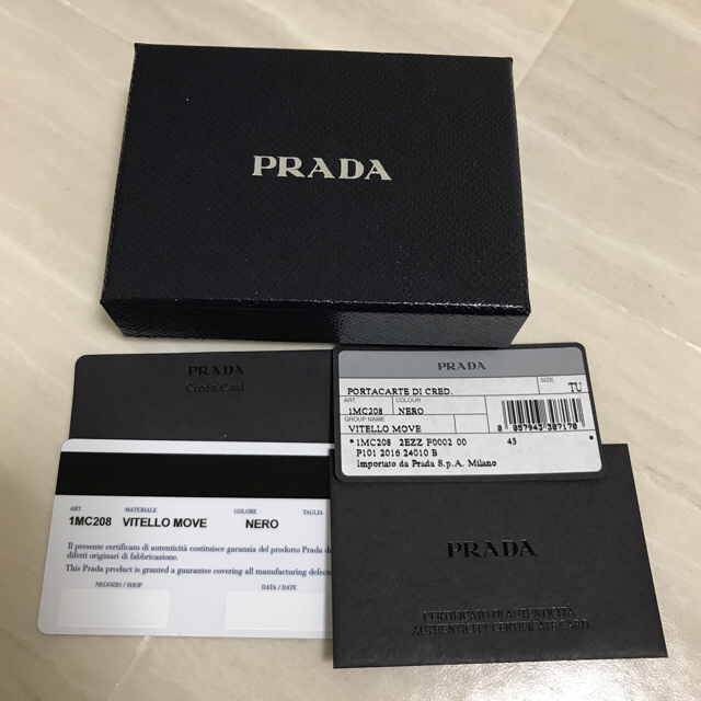 PRADA(プラダ)のPRADA  新品同様  カードケース レディースのファッション小物(名刺入れ/定期入れ)の商品写真