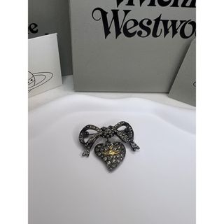 ヴィヴィアンウエストウッド(Vivienne Westwood)のヴィヴィアンウエストウッド  オーブ ハート　リボン ブローチ(ブローチ/コサージュ)