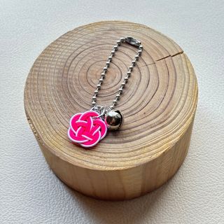 鈴付き 水引 梅結び チェーンホルダー バッグチャーム 和風アクセサリー　根付け(チャーム)