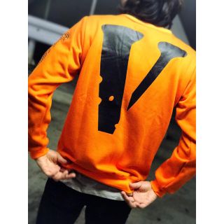 オフホワイト(OFF-WHITE)の最終値下げ Vlone×off white トレーナー スウェット パーカー(スウェット)