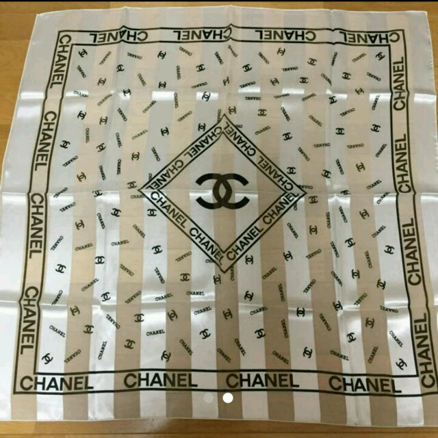 CHANEL(シャネル)のCHANELスカーフのキャミソール レディースのトップス(キャミソール)の商品写真