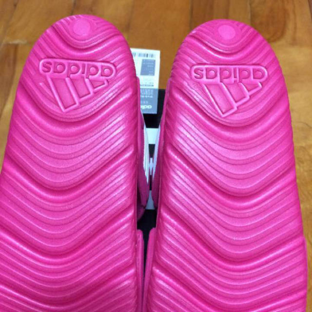 adidas(アディダス)の新品  アディダス キッズ/ベビー/マタニティのキッズ靴/シューズ(15cm~)(サンダル)の商品写真