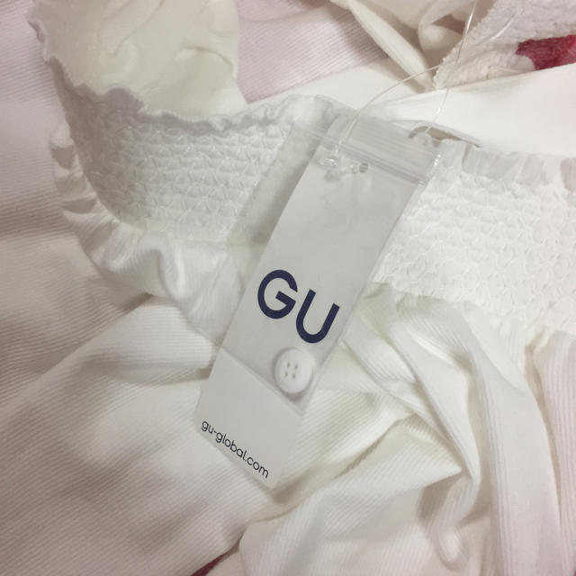 GU(ジーユー)のGU♡オフショルダートップス レディースのトップス(シャツ/ブラウス(半袖/袖なし))の商品写真